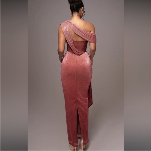 Elegant Rose Evening Gown - Picture 3 of 4